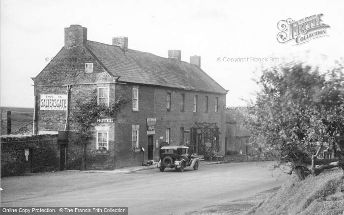 Photo of Saltergate, The Saltersgate Inn c.1932