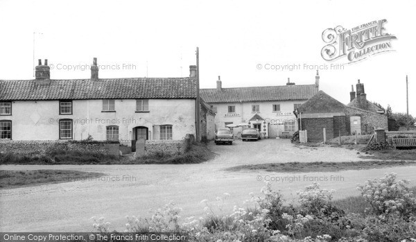 Photo of Salthouse, The Dun Cow c.1960