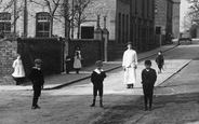 Children In Hope Street 1906, Saltney