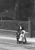 Mother And Children 1906, Saltney