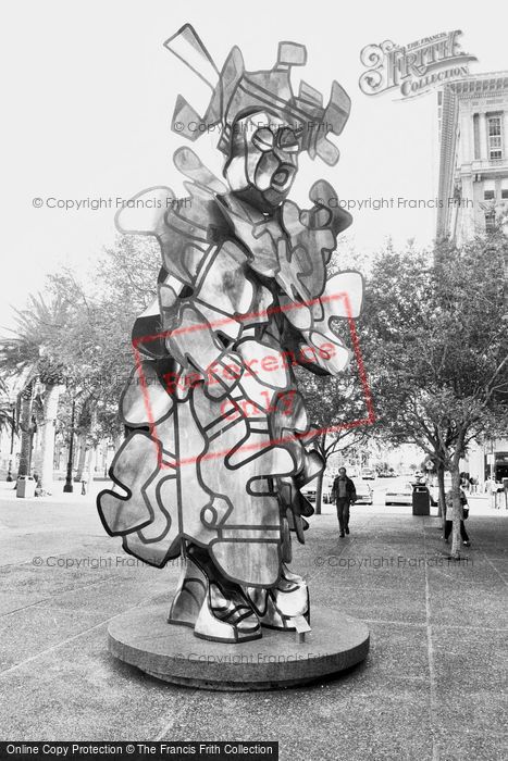 Photo of San Francisco, Sculpture At The Embarcadero Centre 2002