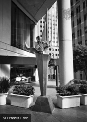 Statue, California Street 2002, San Francisco