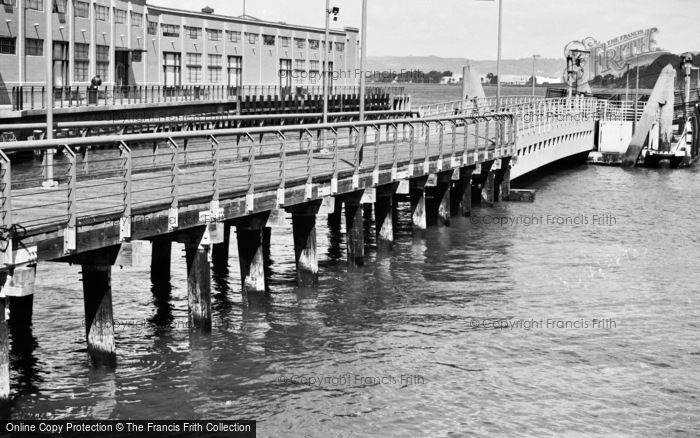Photo of San Francisco, The Ferry Jetty 2002
