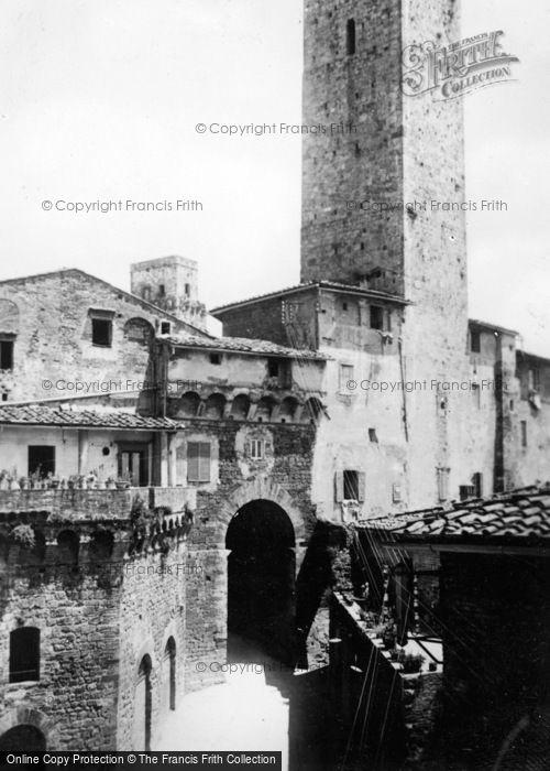 Photo of San Gimignano, Arco Dei Becci And Palazzo Dei Cugnanesi c.1910