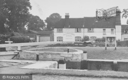 The Lock And Kings Arms Hotel c.1955, Sandford-on-Thames
