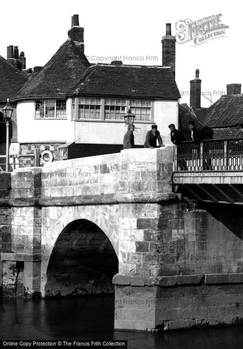 Photo of Sandwich, Men On The Bridge 1894