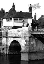 Men On The Bridge 1894, Sandwich