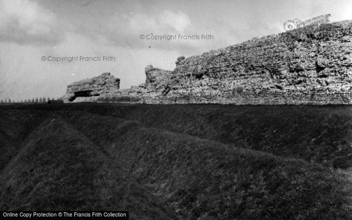 Photo of Sandwich, Richborough Castle 1954
