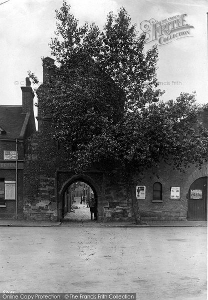 Photo of Sandwich, The Fisher Gate 1914