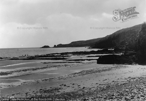 Photo of Saundersfoot, The Sands c.1935