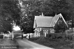 Savernake, Forest, Puthall Gate 1906, Savernake Forest