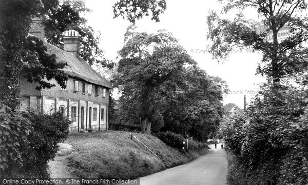 Photo of Saxmundham, Church Hill c.1950