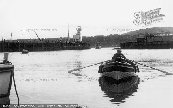 Photo of Scarborough, Boat Entering the Harbour c1955