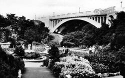Peasholm Glen And Bridge c.1935, Scarborough