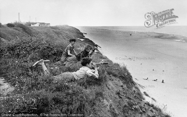 Photo of Scratby, Children On The Cliffs c.1955