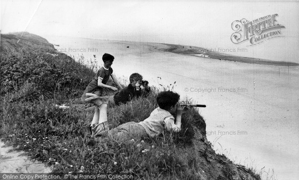 Photo of Scratby, Children On The Cliffs c.1955