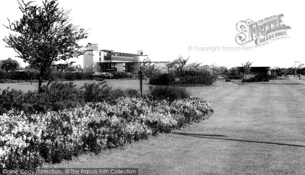 Photo of Scunthorpe, Queen's Gardens And Civic Centre c.1960
