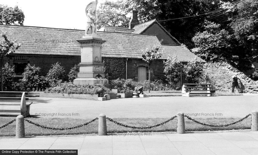 Scunthorpe, the War Memorial c1960