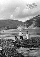 Family On The Sands 1920, Seaton