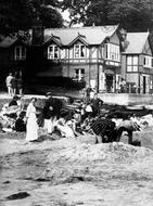 People On The Beach 1913, Seaview