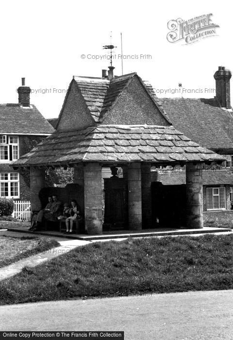 Photo of Sedlescombe, A Family At The Village Pump c.1955