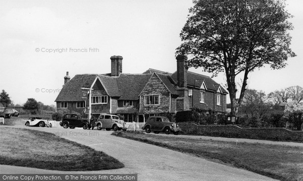 Photo of Sedlescombe, Queen's Head Hotel c.1955