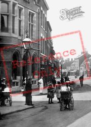 A Busy Street 1901, Selby