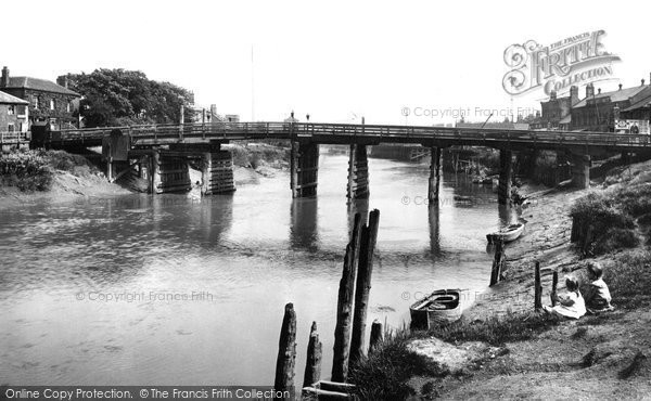 Photo of Selby, Old Toll Bridge 1918