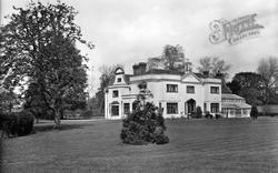 Boughton Hall 1929, Send