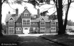 Sevenoaks, Franciscan Convent, Mary's Mead, Godden Green c1960 
