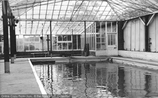 Photo of Sevenoaks, Woodlands Holiday Camp, The Swimming Pool c.1960