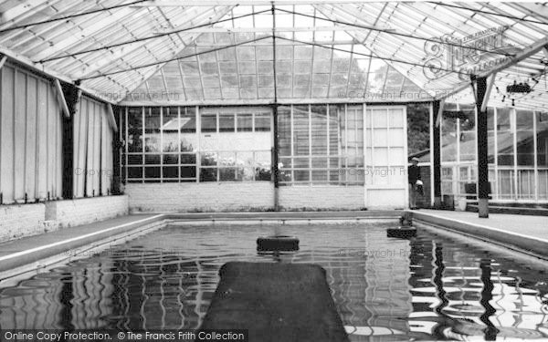 Photo of Sevenoaks, Woodlands Holiday Camp, The Swimming Pool c.1960