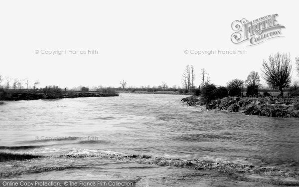 Photo of Severn River, The Severn Bore, Good Friday 1906