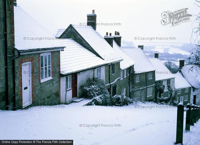 Photo of Shaftesbury, Snow On Gold Hill 2008