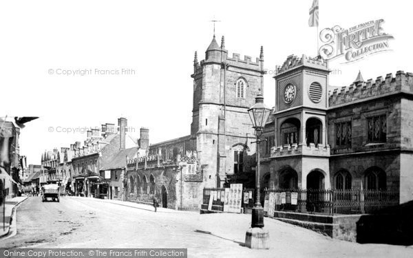 Photo of Shaftesbury, Town Hall And St Peter's Church c.1902