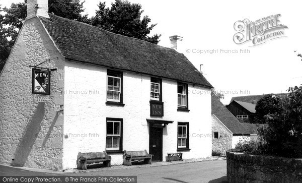 Photo of Shalfleet, The New Inn c.1955