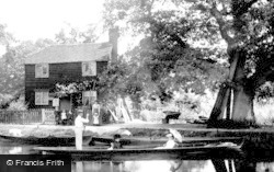 Boating 1904, Shalford