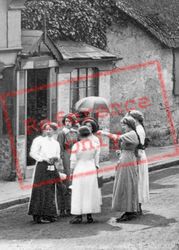 Ladies In The Old Village 1913, Shanklin