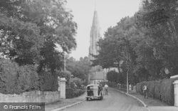 Queen's Road And St Saviour's Church c.1950, Shanklin