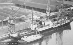 Ship, Vindicatrix Camp c.1955, Sharpness