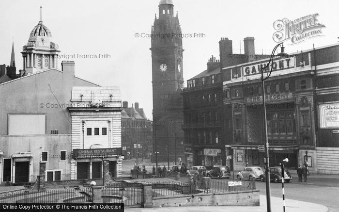 Photo of Sheffield, Barker's Pool And The Town Hall c.1955