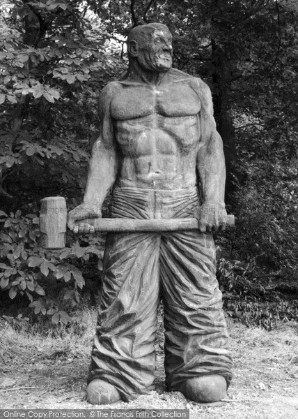 Photo of Sheffield, Steel Giant Sculpture, Bowden Housteads Wood 2005