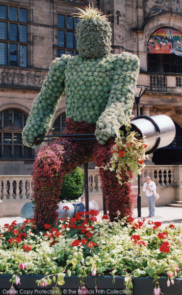 Photo of Sheffield, The Sculptured Crucible Teemer Outside The Town Hall 2005