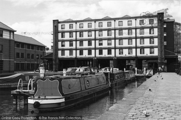 Photo of Sheffield, The Straddle Warehouse, Victoria Quays 2005