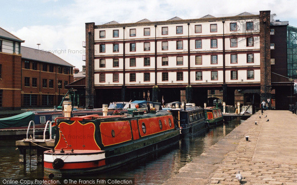 Photo of Sheffield, The Straddle Warehouse, Victoria Quays 2005