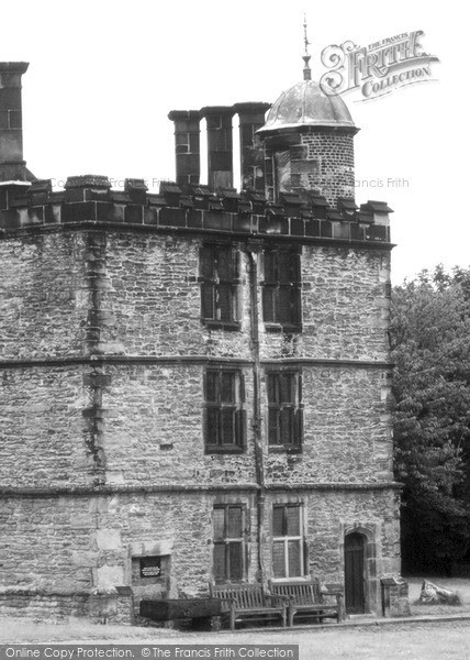 Photo of Sheffield, The Turret House, Sheffield Manor Lodge 2005