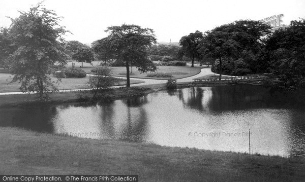 Photo of Sheffield, Weston Park c.1965