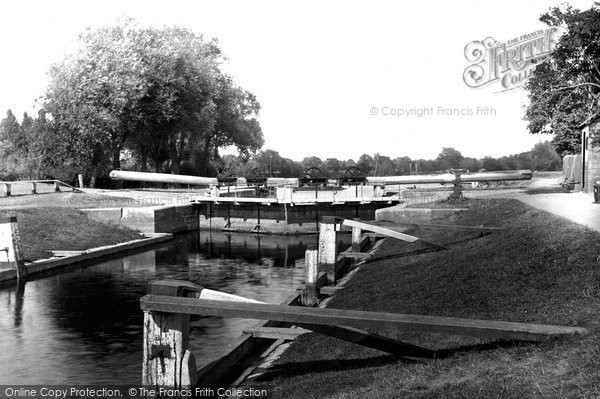 Photo of Shepperton, The Lock 1890