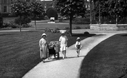 A Summer Stroll 1924, Sherborne
