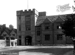 School And Gateway 1924, Sherborne